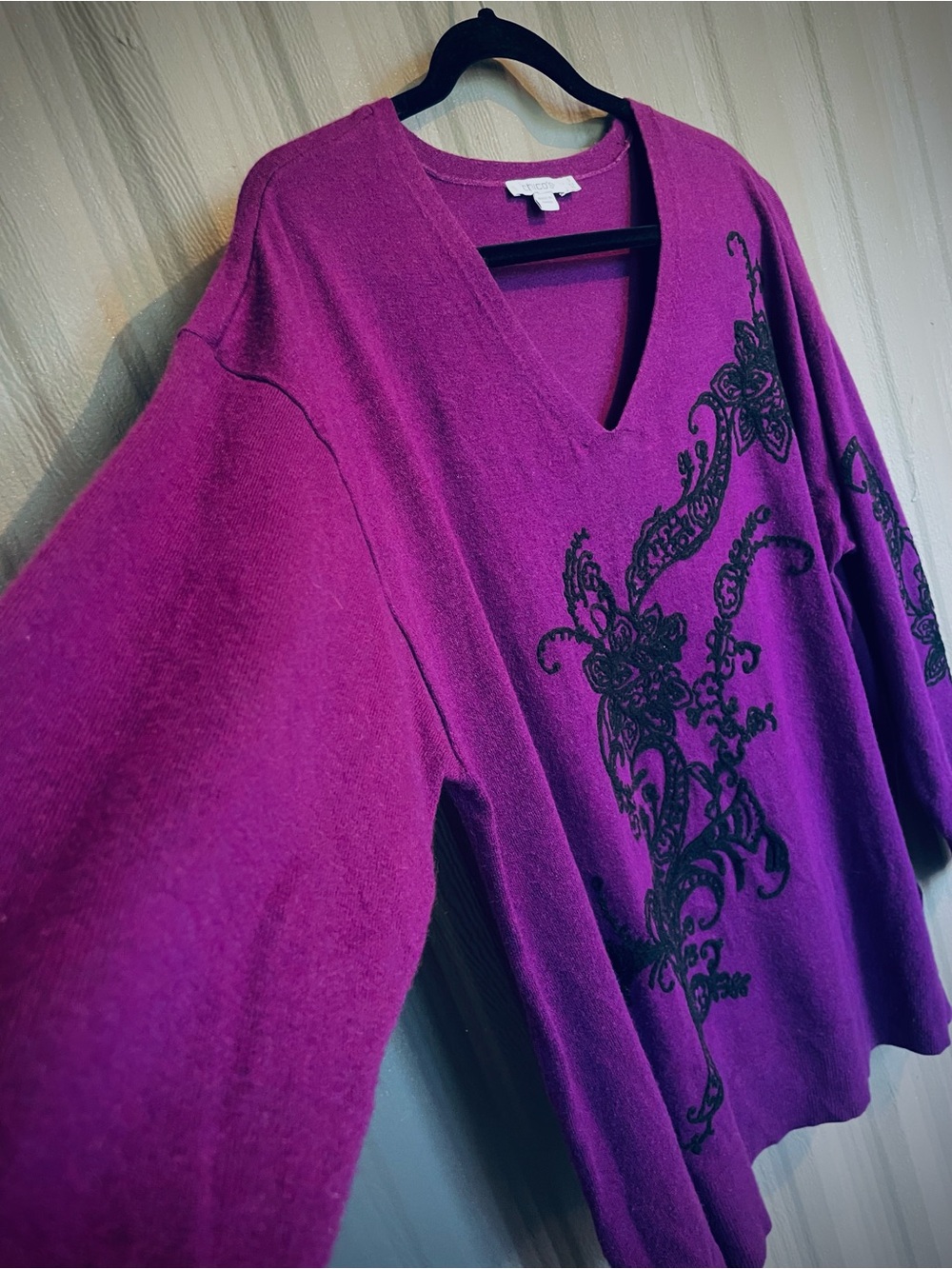 Chicos Purple V Neck Sweater Tunic Top Rayon Blend Cashmere Embroidery sz 3 XL - Picture 10 of 14